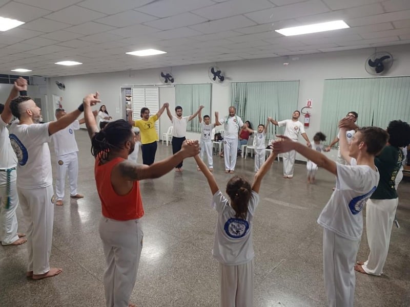 Abertura de roda de mãos dadas