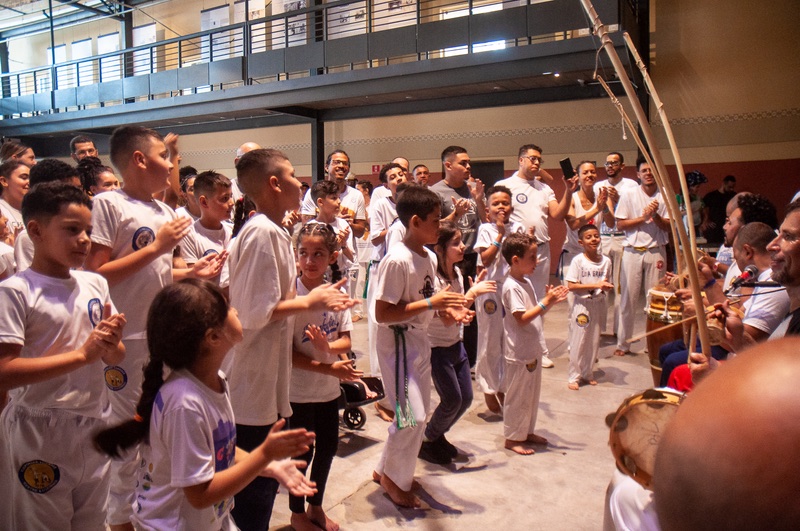Roda de capoeira com crianças