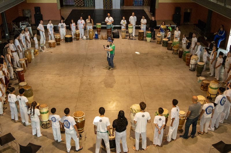 Roda de percussão do Espaço Lua Branca